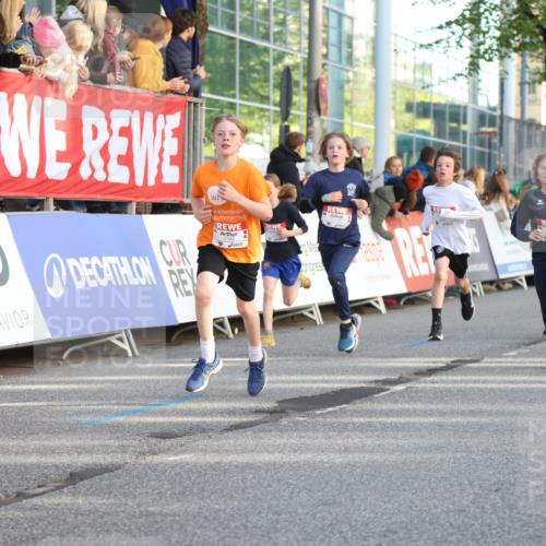 25.04.2025 - Das Zehntel Lena Gebhardt http://msf.ph/oto/7779775 26.04.2025 08:51:12 Ziel 1080, 1087, 1114, 1473, 1484, 1748, 1781, 1787, 1922, 2156, 2321, 2325, 2356, 2392, 2474, 2643, 2667, 2672, 2709, 2711, 2718, 2731, 2734, 2778, 2795, 2827, 2832, 2840, 2852, 2935, 3040, 3231, 3710, 3782, 3808, 3865 meine-sportfotos.de