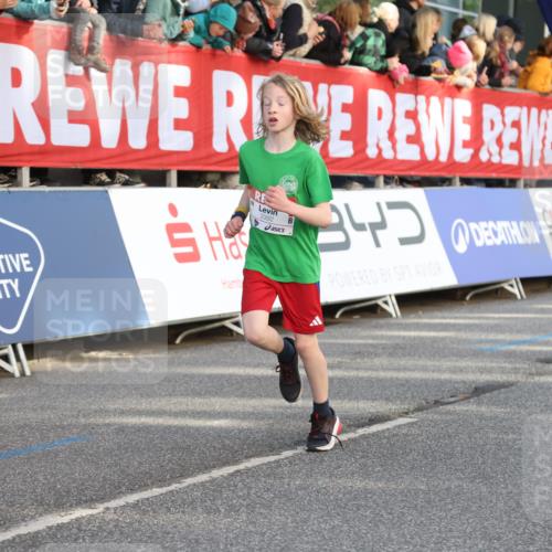 25.04.2025 - Das Zehntel Lena Gebhardt http://msf.ph/oto/7779940 26.04.2025 08:51:16 Ziel 1080, 1087, 1114, 1484, 1748, 1781, 1787, 1922, 2321, 2325, 2356, 2392, 2474, 2643, 2667, 2672, 2709, 2711, 2718, 2731, 2734, 2778, 2795, 2827, 2832, 2840, 2914, 2919, 2935, 3040, 3097, 3231, 3415, 3710, 3782, 3808, 3865 meine-sportfotos.de