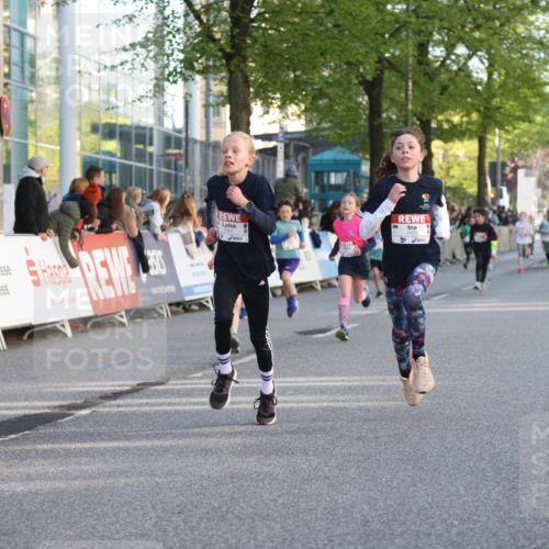 25.04.2025 - Das Zehntel Lena Gebhardt http://msf.ph/oto/7780621 26.04.2025 08:51:33 Ziel 1080, 1087, 1113, 1177, 1488, 1546, 1748, 1757, 1781, 1787, 1922, 1943, 2010, 2213, 2309, 2348, 2356, 2392, 2474, 2505, 2621, 2644, 2667, 2672, 2684, 2700, 2718, 2779, 2795, 2827, 2832, 2848, 2853, 2907, 2914, 2919, 2960, 2975, 3040, 3049, 3066, 3097, 3099, 3188, 3231, 3415, 3486, 3538, 3710, 3808, 3877 meine-sportfotos.de