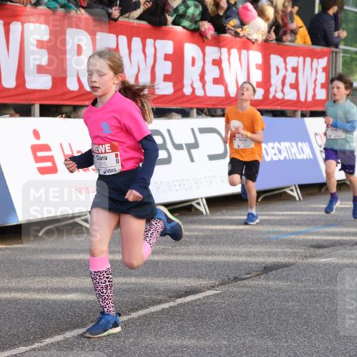 25.04.2025 - Das Zehntel Lena Gebhardt http://msf.ph/oto/7780792 26.04.2025 08:51:37 Ziel 1112, 1113, 1171, 1177, 1488, 1546, 1621, 1757, 1781, 1787, 1922, 1943, 2010, 2213, 2309, 2348, 2481, 2505, 2621, 2644, 2667, 2672, 2684, 2700, 2779, 2795, 2848, 2853, 2907, 2914, 2919, 2960, 2975, 3040, 3049, 3066, 3097, 3099, 3188, 3415, 3486, 3538, 3710, 3808, 3856, 3873, 3877 meine-sportfotos.de