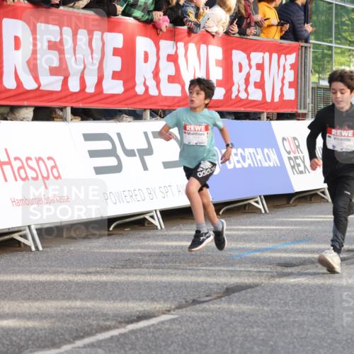 25.04.2025 - Das Zehntel Lena Gebhardt http://msf.ph/oto/7780937 26.04.2025 08:51:40 Ziel 1112, 1113, 1171, 1177, 1488, 1546, 1621, 1757, 1781, 1787, 1922, 1943, 2010, 2213, 2309, 2348, 2481, 2505, 2621, 2644, 2667, 2672, 2684, 2700, 2779, 2795, 2848, 2853, 2907, 2914, 2919, 2960, 2975, 3049, 3066, 3097, 3099, 3188, 3415, 3486, 3538, 3710, 3808, 3856, 3873, 3877 meine-sportfotos.de
