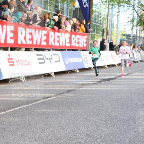 25.04.2025 - Das Zehntel Lena Gebhardt http://msf.ph/oto/7781124 26.04.2025 08:51:43 Ziel 1112, 1113, 1171, 1177, 1488, 1546, 1621, 1757, 1781, 1788, 1922, 1943, 2010, 2213, 2309, 2348, 2481, 2505, 2621, 2644, 2667, 2672, 2684, 2700, 2779, 2848, 2853, 2907, 2914, 2919, 2960, 2975, 3049, 3066, 3097, 3099, 3188, 3415, 3486, 3538, 3710, 3720, 3808, 3856, 3873, 3877 meine-sportfotos.de