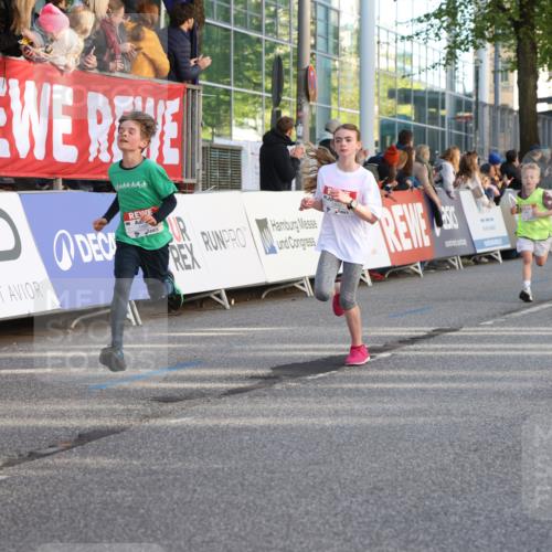 25.04.2025 - Das Zehntel Lena Gebhardt http://msf.ph/oto/7781142 26.04.2025 08:51:43 Ziel 1112, 1113, 1171, 1177, 1488, 1546, 1621, 1757, 1781, 1788, 1922, 1943, 2010, 2213, 2309, 2348, 2481, 2505, 2621, 2644, 2667, 2672, 2684, 2700, 2779, 2848, 2853, 2907, 2914, 2919, 2960, 2975, 3049, 3066, 3097, 3099, 3188, 3415, 3486, 3538, 3710, 3720, 3808, 3856, 3873, 3877 meine-sportfotos.de