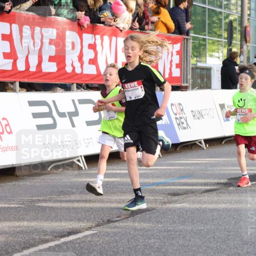 25.04.2025 - Das Zehntel Lena Gebhardt http://msf.ph/oto/7781261 26.04.2025 08:51:45 Ziel 1112, 1113, 1171, 1177, 1488, 1546, 1621, 1757, 1788, 1922, 1943, 2010, 2213, 2309, 2348, 2481, 2505, 2621, 2644, 2684, 2700, 2779, 2848, 2853, 2907, 2914, 2919, 2960, 2975, 3049, 3066, 3097, 3099, 3188, 3415, 3486, 3538, 3720, 3808, 3856, 3873, 3877 meine-sportfotos.de