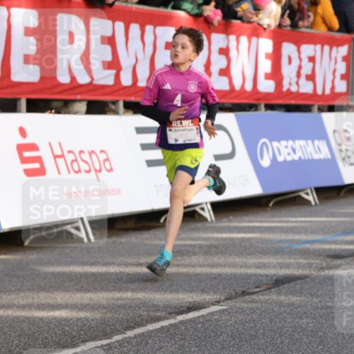 25.04.2025 - Das Zehntel Lena Gebhardt http://msf.ph/oto/7781354 26.04.2025 08:51:47 Ziel 1112, 1113, 1171, 1177, 1232, 1488, 1546, 1621, 1757, 1788, 1943, 2010, 2213, 2309, 2348, 2481, 2505, 2621, 2644, 2684, 2700, 2779, 2848, 2853, 2907, 2914, 2919, 2960, 2975, 3049, 3066, 3097, 3099, 3188, 3404, 3415, 3486, 3538, 3720, 3808, 3856, 3873, 3877 meine-sportfotos.de