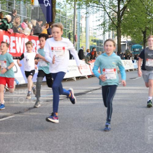 25.04.2025 - Das Zehntel Lena Gebhardt http://msf.ph/oto/7781598 26.04.2025 08:51:52 Ziel 1112, 1113, 1171, 1177, 1208, 1232, 1488, 1546, 1621, 1654, 1757, 1788, 1939, 1943, 2010, 2015, 2213, 2309, 2348, 2481, 2505, 2621, 2644, 2684, 2700, 2779, 2848, 2853, 2907, 2960, 2975, 3049, 3060, 3066, 3099, 3188, 3404, 3450, 3486, 3516, 3530, 3538, 3595, 3720, 3856, 3873, 3877 meine-sportfotos.de