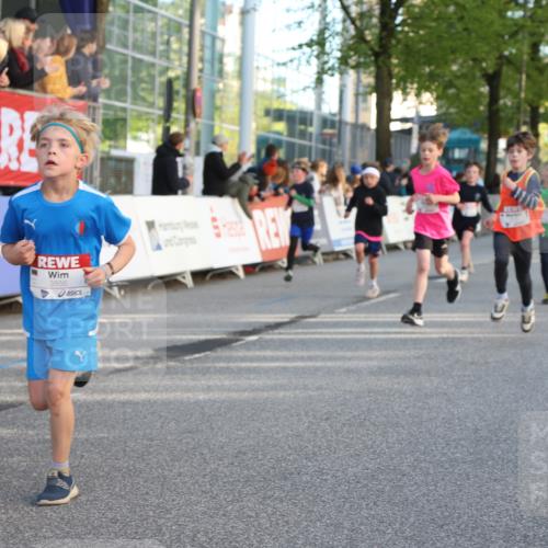 25.04.2025 - Das Zehntel Lena Gebhardt http://msf.ph/oto/7781763 26.04.2025 08:51:55 Ziel 1112, 1113, 1171, 1177, 1207, 1208, 1232, 1245, 1546, 1621, 1654, 1757, 1788, 1939, 1943, 2010, 2015, 2149, 2161, 2213, 2348, 2481, 2505, 2621, 2644, 2684, 2700, 2779, 2848, 2853, 2907, 2960, 2975, 3049, 3060, 3066, 3188, 3404, 3450, 3486, 3516, 3530, 3538, 3595, 3720, 3856, 3873, 3877 meine-sportfotos.de