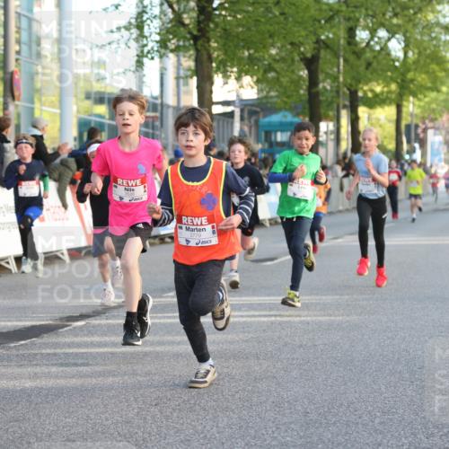 25.04.2025 - Das Zehntel Lena Gebhardt http://msf.ph/oto/7781801 26.04.2025 08:51:56 Ziel 1112, 1113, 1171, 1177, 1207, 1208, 1232, 1245, 1546, 1621, 1654, 1788, 1939, 1943, 2010, 2015, 2149, 2161, 2213, 2348, 2355, 2481, 2505, 2621, 2644, 2684, 2700, 2779, 2848, 2853, 2907, 2960, 2975, 3049, 3060, 3066, 3404, 3450, 3486, 3516, 3530, 3538, 3595, 3720, 3856, 3873, 3877 meine-sportfotos.de