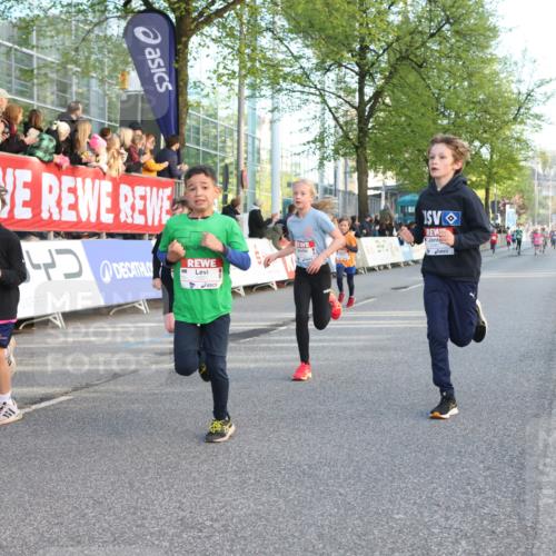 25.04.2025 - Das Zehntel Lena Gebhardt http://msf.ph/oto/7781892 26.04.2025 08:51:58 Ziel 1112, 1113, 1171, 1177, 1207, 1208, 1232, 1245, 1621, 1654, 1788, 1939, 2010, 2015, 2149, 2161, 2213, 2348, 2355, 2481, 2505, 2644, 2684, 2700, 2779, 2853, 2907, 2960, 2975, 3049, 3060, 3066, 3160, 3212, 3404, 3450, 3486, 3516, 3530, 3538, 3595, 3720, 3856, 3873 meine-sportfotos.de