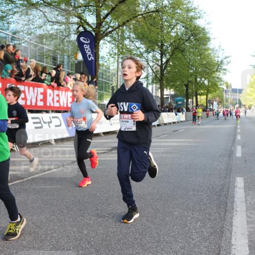 25.04.2025 - Das Zehntel Lena Gebhardt http://msf.ph/oto/7781938 26.04.2025 08:51:59 Ziel 1112, 1113, 1166, 1171, 1177, 1207, 1208, 1232, 1245, 1621, 1654, 1788, 1939, 2010, 2015, 2149, 2161, 2213, 2348, 2355, 2481, 2505, 2644, 2684, 2700, 2779, 2853, 2886, 2907, 2960, 2975, 3049, 3060, 3066, 3160, 3212, 3404, 3407, 3450, 3486, 3496, 3516, 3530, 3538, 3595, 3720, 3856, 3873 meine-sportfotos.de