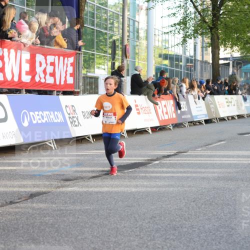 25.04.2025 - Das Zehntel Lena Gebhardt http://msf.ph/oto/7781973 26.04.2025 08:52:00 Ziel 1112, 1113, 1166, 1171, 1176, 1177, 1207, 1208, 1232, 1245, 1621, 1654, 1788, 1939, 2015, 2149, 2161, 2213, 2216, 2348, 2355, 2481, 2505, 2644, 2684, 2700, 2779, 2886, 2907, 2960, 2975, 3060, 3066, 3160, 3161, 3212, 3404, 3407, 3450, 3486, 3496, 3516, 3530, 3538, 3595, 3720, 3856, 3873 meine-sportfotos.de