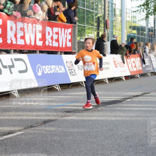 25.04.2025 - Das Zehntel Lena Gebhardt http://msf.ph/oto/7781991 26.04.2025 08:52:00 Ziel 1112, 1113, 1166, 1171, 1176, 1177, 1207, 1208, 1232, 1245, 1621, 1654, 1788, 1939, 2015, 2149, 2161, 2213, 2216, 2348, 2355, 2481, 2505, 2644, 2684, 2700, 2779, 2886, 2907, 2960, 2975, 3060, 3066, 3160, 3161, 3212, 3404, 3407, 3450, 3486, 3496, 3516, 3530, 3538, 3595, 3720, 3856, 3873 meine-sportfotos.de
