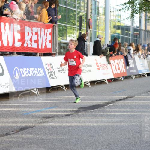 25.04.2025 - Das Zehntel Lena Gebhardt http://msf.ph/oto/7782237 26.04.2025 08:52:08 Ziel 1112, 1122, 1166, 1171, 1176, 1188, 1207, 1208, 1232, 1245, 1418, 1621, 1654, 1788, 1939, 2015, 2023, 2149, 2161, 2216, 2355, 2364, 2481, 2804, 2859, 2886, 3060, 3160, 3161, 3171, 3212, 3404, 3407, 3450, 3496, 3516, 3530, 3595, 3720, 3822, 3856, 3873 meine-sportfotos.de