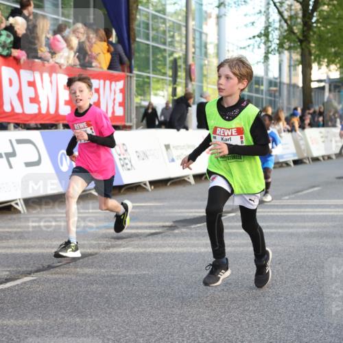 25.04.2025 - Das Zehntel Lena Gebhardt http://msf.ph/oto/7782614 26.04.2025 08:52:17 Ziel 1122, 1127, 1166, 1176, 1188, 1207, 1208, 1232, 1245, 1418, 1654, 1788, 1939, 1979, 2015, 2023, 2029, 2149, 2161, 2187, 2216, 2355, 2364, 2804, 2859, 2886, 3060, 3085, 3160, 3161, 3171, 3212, 3225, 3404, 3407, 3450, 3467, 3496, 3516, 3530, 3595, 3822 meine-sportfotos.de