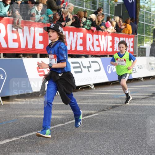 25.04.2025 - Das Zehntel Lena Gebhardt http://msf.ph/oto/7782821 26.04.2025 08:52:21 Ziel 1122, 1127, 1166, 1176, 1188, 1207, 1208, 1232, 1245, 1418, 1654, 1752, 1761, 1939, 1979, 2015, 2023, 2029, 2149, 2161, 2187, 2216, 2275, 2355, 2364, 2464, 2804, 2859, 2886, 3060, 3063, 3085, 3088, 3160, 3161, 3171, 3212, 3225, 3404, 3407, 3450, 3467, 3496, 3516, 3530, 3595, 3822, 3884, 3944 meine-sportfotos.de