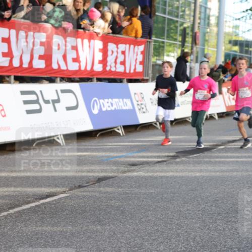 25.04.2025 - Das Zehntel Lena Gebhardt http://msf.ph/oto/7782848 26.04.2025 08:52:22 Ziel 1122, 1127, 1166, 1176, 1188, 1207, 1208, 1232, 1245, 1418, 1654, 1752, 1761, 1939, 1979, 2015, 2023, 2029, 2149, 2161, 2187, 2216, 2275, 2355, 2364, 2464, 2804, 2859, 2886, 3060, 3063, 3085, 3088, 3160, 3161, 3171, 3212, 3225, 3407, 3450, 3467, 3496, 3516, 3530, 3595, 3822, 3884, 3944 meine-sportfotos.de