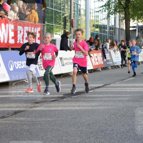 25.04.2025 - Das Zehntel Lena Gebhardt http://msf.ph/oto/7782873 26.04.2025 08:52:22 Ziel 1122, 1127, 1166, 1176, 1188, 1207, 1208, 1232, 1245, 1418, 1654, 1752, 1761, 1939, 1979, 2015, 2023, 2029, 2149, 2161, 2187, 2216, 2275, 2355, 2364, 2464, 2804, 2859, 2886, 3060, 3063, 3085, 3088, 3160, 3161, 3171, 3212, 3225, 3407, 3450, 3467, 3496, 3516, 3530, 3595, 3822, 3884, 3944 meine-sportfotos.de
