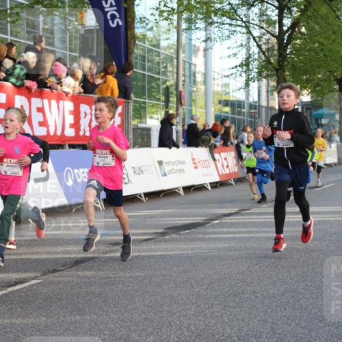 25.04.2025 - Das Zehntel Lena Gebhardt http://msf.ph/oto/7782908 26.04.2025 08:52:23 Ziel 1122, 1127, 1166, 1176, 1188, 1207, 1208, 1245, 1418, 1654, 1752, 1761, 1939, 1979, 2015, 2023, 2029, 2149, 2161, 2187, 2216, 2275, 2355, 2364, 2464, 2804, 2859, 2886, 3060, 3063, 3085, 3088, 3160, 3161, 3171, 3212, 3225, 3407, 3450, 3467, 3496, 3516, 3530, 3595, 3822, 3884, 3944 meine-sportfotos.de