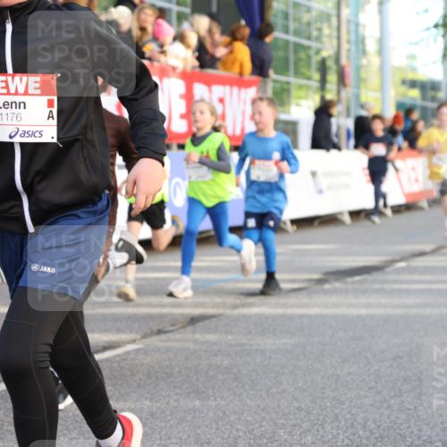25.04.2025 - Das Zehntel Lena Gebhardt http://msf.ph/oto/7782976 26.04.2025 08:52:25 Ziel 1108, 1122, 1127, 1166, 1176, 1188, 1207, 1208, 1245, 1418, 1752, 1761, 1939, 1979, 2015, 2023, 2029, 2149, 2161, 2187, 2216, 2275, 2355, 2364, 2464, 2500, 2804, 2859, 2886, 3060, 3063, 3085, 3088, 3160, 3161, 3171, 3212, 3225, 3407, 3467, 3496, 3516, 3530, 3595, 3822, 3884, 3944 meine-sportfotos.de