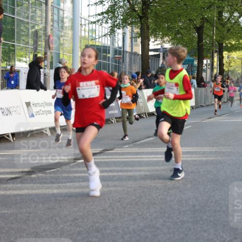 25.04.2025 - Das Zehntel Lena Gebhardt http://msf.ph/oto/7783125 26.04.2025 08:52:28 Ziel 1108, 1122, 1127, 1166, 1176, 1188, 1207, 1245, 1418, 1752, 1761, 1979, 2023, 2029, 2149, 2161, 2187, 2216, 2275, 2355, 2364, 2464, 2500, 2804, 2859, 2886, 3063, 3085, 3088, 3102, 3160, 3161, 3171, 3178, 3212, 3225, 3407, 3462, 3467, 3496, 3499, 3592, 3822, 3884, 3921, 3944 meine-sportfotos.de