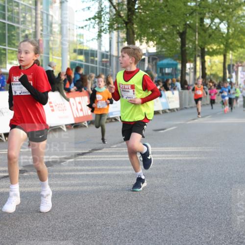 25.04.2025 - Das Zehntel Lena Gebhardt http://msf.ph/oto/7783141 26.04.2025 08:52:28 Ziel 1108, 1122, 1127, 1166, 1176, 1188, 1207, 1245, 1418, 1752, 1761, 1979, 2023, 2029, 2149, 2161, 2187, 2216, 2275, 2355, 2364, 2464, 2500, 2804, 2859, 2886, 3063, 3085, 3088, 3102, 3160, 3161, 3171, 3178, 3212, 3225, 3407, 3462, 3467, 3496, 3499, 3592, 3822, 3884, 3921, 3944 meine-sportfotos.de