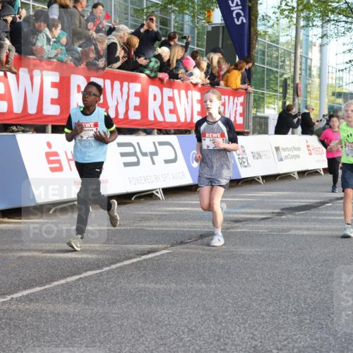 25.04.2025 - Das Zehntel Lena Gebhardt http://msf.ph/oto/7783536 26.04.2025 08:52:39 Ziel 1108, 1122, 1127, 1229, 1418, 1541, 1568, 1752, 1761, 1979, 2029, 2170, 2187, 2191, 2194, 2212, 2275, 2364, 2464, 2471, 2500, 2628, 2804, 2859, 3038, 3063, 3085, 3088, 3102, 3104, 3110, 3171, 3178, 3225, 3409, 3462, 3467, 3499, 3592, 3599, 3603, 3611, 3617, 3811, 3822, 3884, 3921, 3944 meine-sportfotos.de