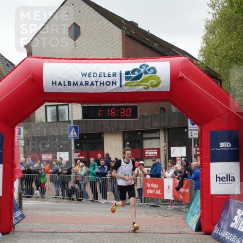 04.05.2025 - 8. Wedeler Halbmarathon Felixshl http://msf.ph/oto/7815174 04.05.2025 11:16:28 Ziel 932 meine-sportfotos.de
