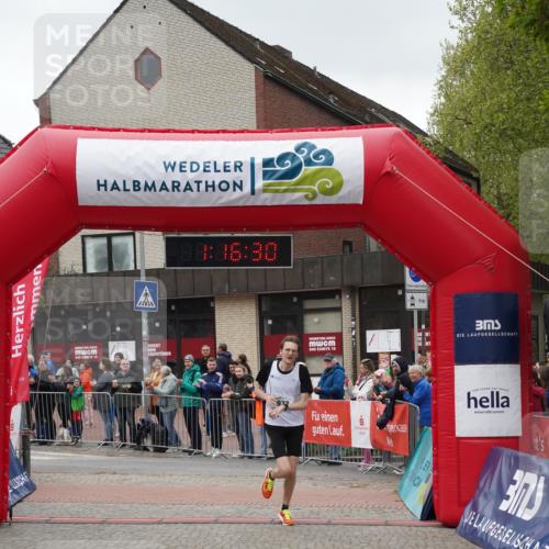 04.05.2025 - 8. Wedeler Halbmarathon Felixshl http://msf.ph/oto/7815175 04.05.2025 11:16:28 Ziel 932 meine-sportfotos.de