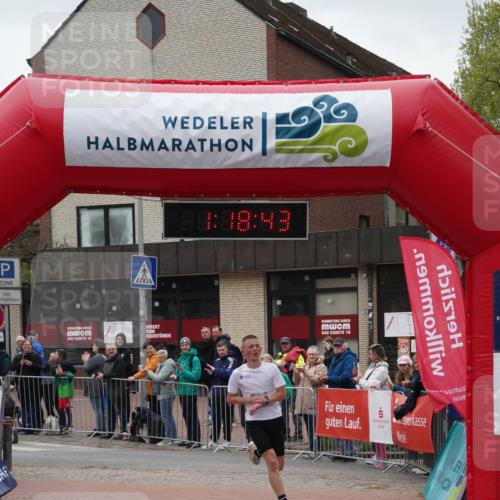 04.05.2025 - 8. Wedeler Halbmarathon Felixshl http://msf.ph/oto/7815232 04.05.2025 11:18:41 Ziel 826, 1095 meine-sportfotos.de