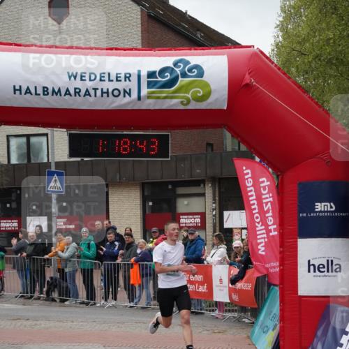 04.05.2025 - 8. Wedeler Halbmarathon Felixshl http://msf.ph/oto/7815234 04.05.2025 11:18:41 Ziel 826, 1095 meine-sportfotos.de