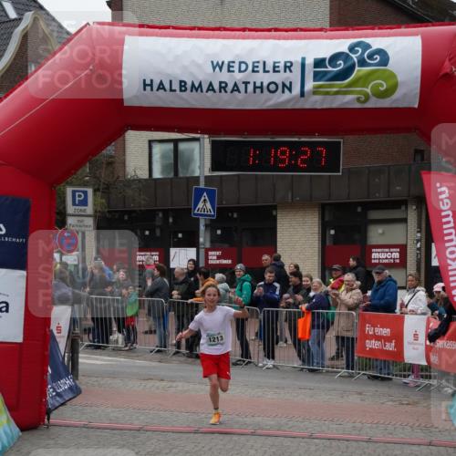 04.05.2025 - 8. Wedeler Halbmarathon Felixshl http://msf.ph/oto/7815241 04.05.2025 11:19:25 Ziel 1213 meine-sportfotos.de