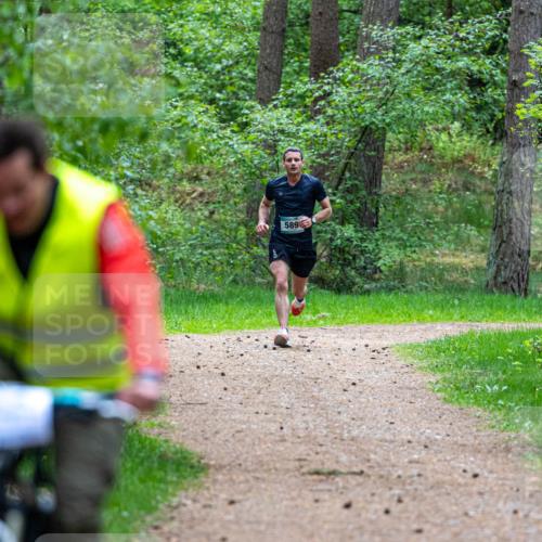 04.05.2025 - 8. Wedeler Halbmarathon Michael Strokosch http://msf.ph/oto/7815253 04.05.2025 10:26:59 Laufen 34 meine-sportfotos.de