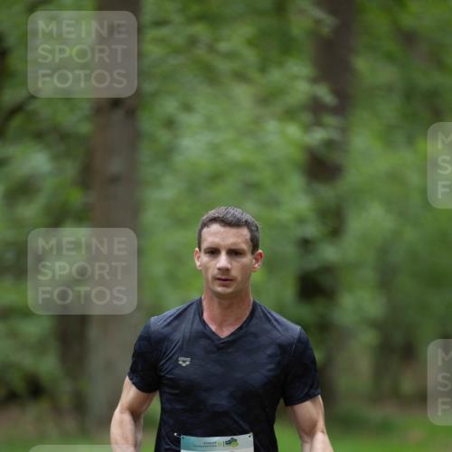 04.05.2025 - 8. Wedeler Halbmarathon Michael Strokosch http://msf.ph/oto/7815254 04.05.2025 10:26:59 Laufen 56, 589 meine-sportfotos.de