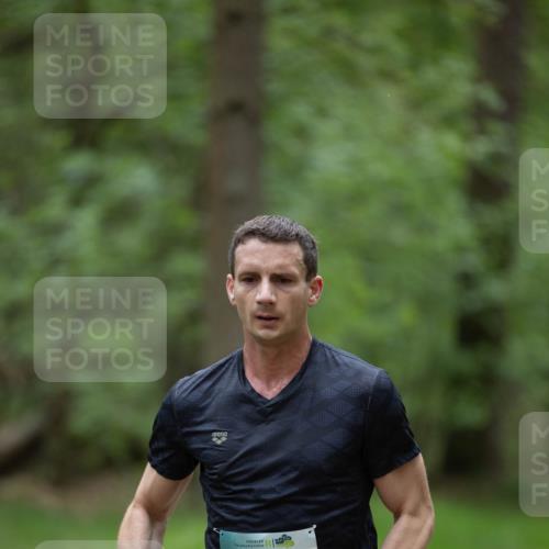 04.05.2025 - 8. Wedeler Halbmarathon Michael Strokosch http://msf.ph/oto/7815260 04.05.2025 10:27:00 Laufen 589 meine-sportfotos.de