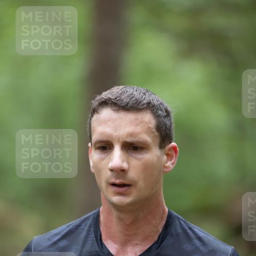 04.05.2025 - 8. Wedeler Halbmarathon Michael Strokosch http://msf.ph/oto/7815266 04.05.2025 10:27:01 Laufen  meine-sportfotos.de