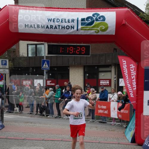 04.05.2025 - 8. Wedeler Halbmarathon Felixshl http://msf.ph/oto/7815280 04.05.2025 11:19:27 Ziel 1213 meine-sportfotos.de