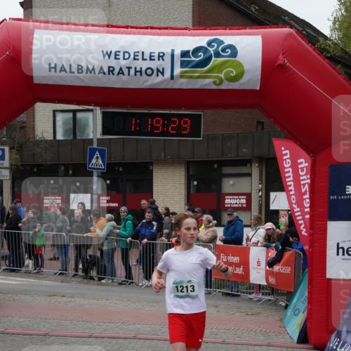 04.05.2025 - 8. Wedeler Halbmarathon Felixshl http://msf.ph/oto/7815290 04.05.2025 11:19:27 Ziel 1213 meine-sportfotos.de