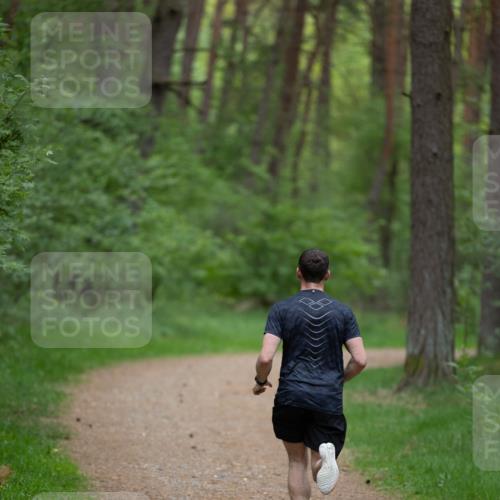 04.05.2025 - 8. Wedeler Halbmarathon Michael Strokosch http://msf.ph/oto/7815299 04.05.2025 10:27:06 Laufen  meine-sportfotos.de