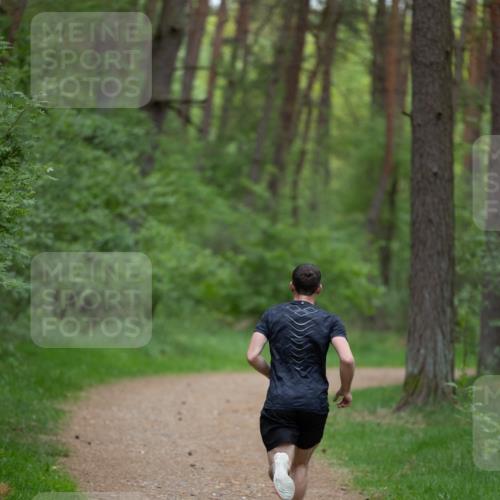 04.05.2025 - 8. Wedeler Halbmarathon Michael Strokosch http://msf.ph/oto/7815303 04.05.2025 10:27:07 Laufen  meine-sportfotos.de