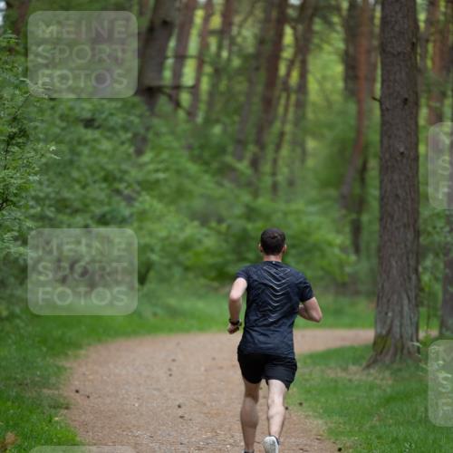 04.05.2025 - 8. Wedeler Halbmarathon Michael Strokosch http://msf.ph/oto/7815308 04.05.2025 10:27:07 Laufen  meine-sportfotos.de