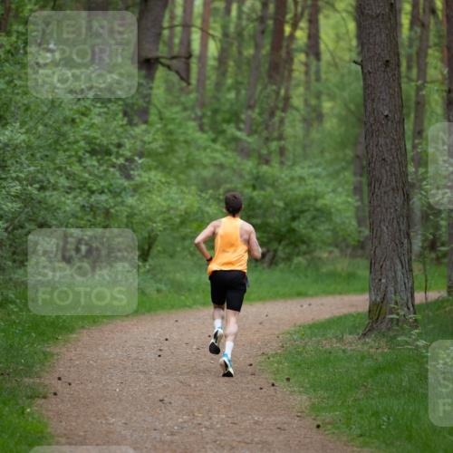 04.05.2025 - 8. Wedeler Halbmarathon Michael Strokosch http://msf.ph/oto/7815374 04.05.2025 10:28:03 Laufen  meine-sportfotos.de