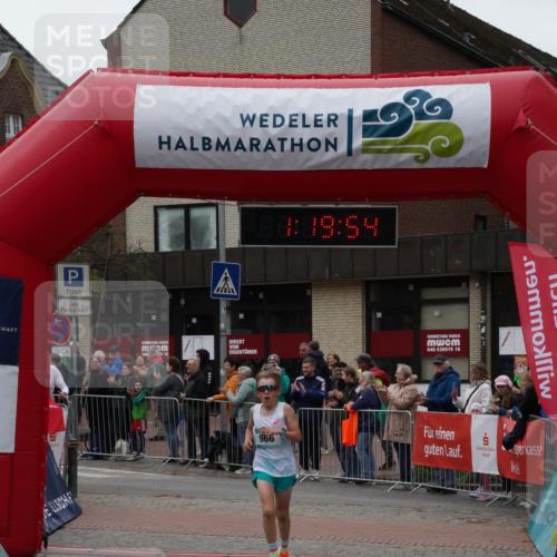 04.05.2025 - 8. Wedeler Halbmarathon Felixshl http://msf.ph/oto/7815394 04.05.2025 11:19:52 Ziel 630, 966 meine-sportfotos.de