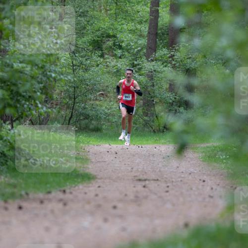 04.05.2025 - 8. Wedeler Halbmarathon Michael Strokosch http://msf.ph/oto/7815401 04.05.2025 10:29:18 Laufen 993 meine-sportfotos.de
