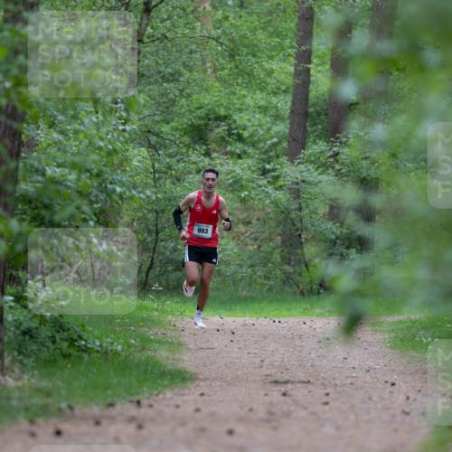04.05.2025 - 8. Wedeler Halbmarathon Michael Strokosch http://msf.ph/oto/7815435 04.05.2025 10:29:22 Laufen 993 meine-sportfotos.de
