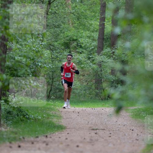 04.05.2025 - 8. Wedeler Halbmarathon Michael Strokosch http://msf.ph/oto/7815439 04.05.2025 10:29:22 Laufen 993 meine-sportfotos.de