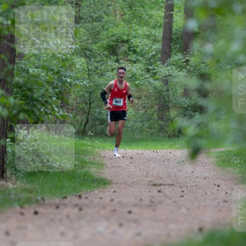 04.05.2025 - 8. Wedeler Halbmarathon Michael Strokosch http://msf.ph/oto/7815441 04.05.2025 10:29:22 Laufen 993 meine-sportfotos.de