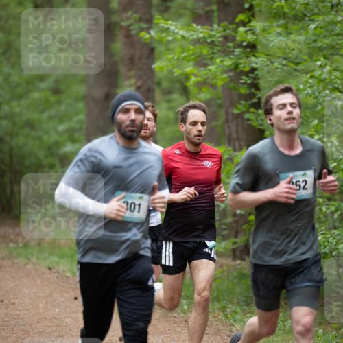 04.05.2025 - 8. Wedeler Halbmarathon Michael Strokosch http://msf.ph/oto/7815532 04.05.2025 10:30:56 Laufen 301, 52 meine-sportfotos.de