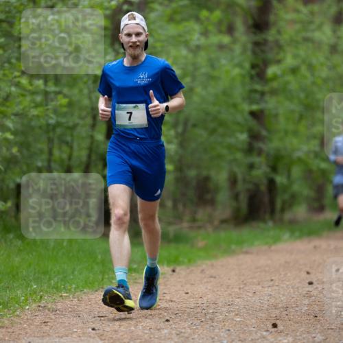 04.05.2025 - 8. Wedeler Halbmarathon Michael Strokosch http://msf.ph/oto/7815557 04.05.2025 10:31:17 Laufen 7 meine-sportfotos.de