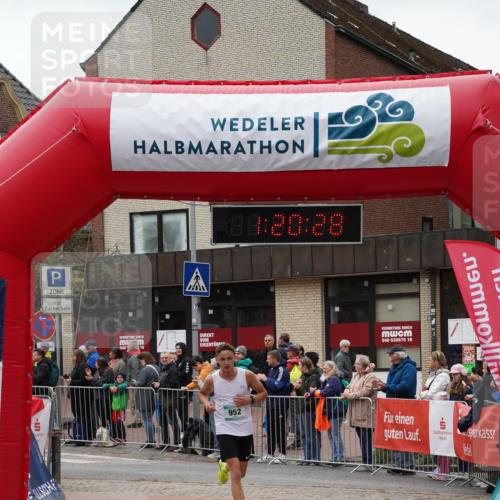 04.05.2025 - 8. Wedeler Halbmarathon Felixshl http://msf.ph/oto/7815602 04.05.2025 11:20:26 Ziel 952 meine-sportfotos.de