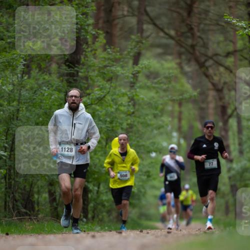 04.05.2025 - 8. Wedeler Halbmarathon Michael Strokosch http://msf.ph/oto/7815620 04.05.2025 10:32:18 Laufen 1128, 77, 508 meine-sportfotos.de
